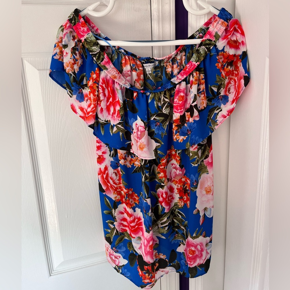 Size L Rose & Olive Blue Floral Off the Shoulder Top